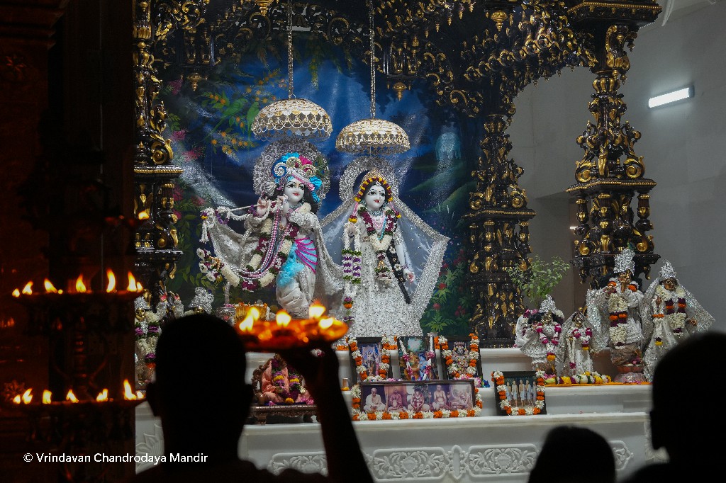 शिष्य की मौत के बाद प्रेमानंद महाराज के आश्रम में हलचल! जानें पूरा सच 🙏