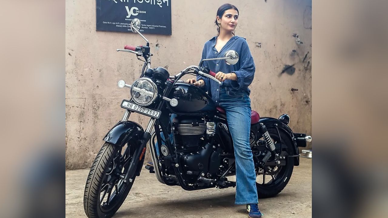 बाइक या बॉबर क्वीन! एक्ट्रेस के गैराज में उतरी धांसू कस्टम बाइक 🏍️